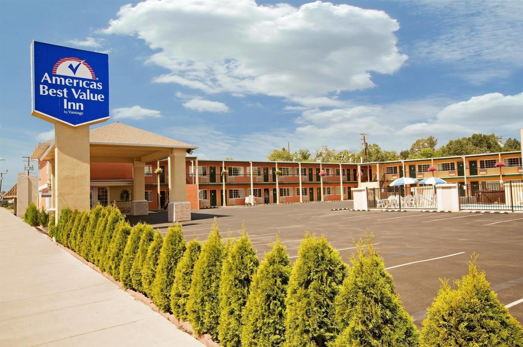 Americas Best Value Inn - Пендлтон Экстерьер фото