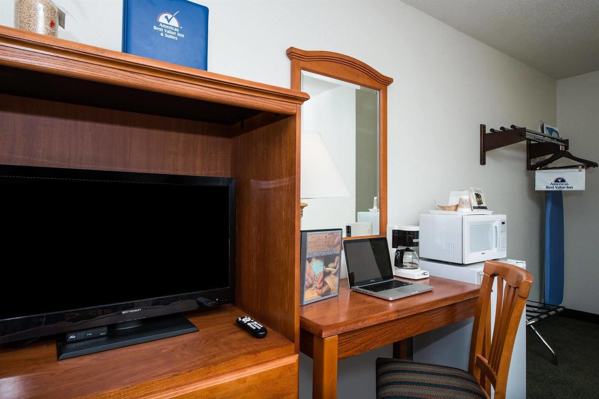 Americas Best Value Inn - Пендлтон Экстерьер фото