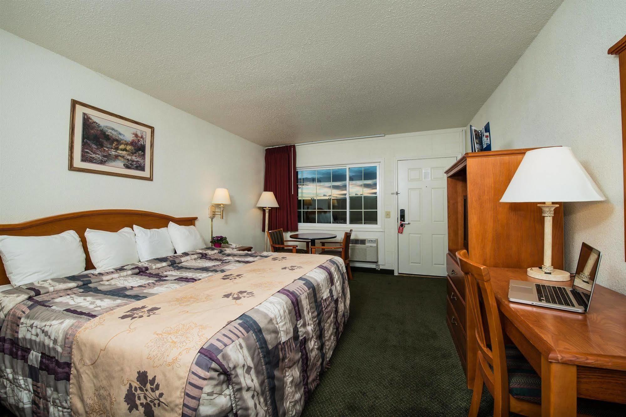 Americas Best Value Inn - Пендлтон Экстерьер фото