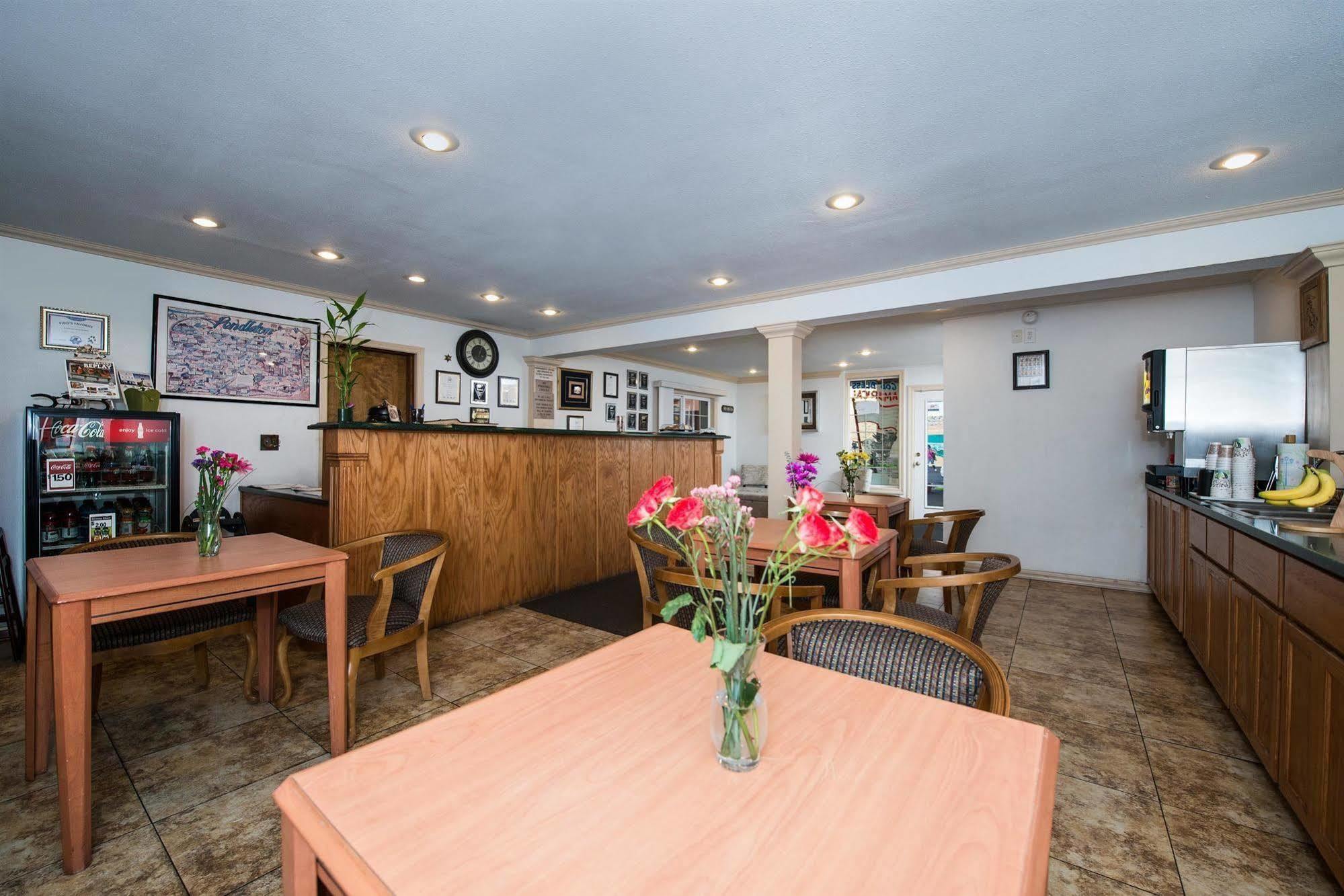 Americas Best Value Inn - Пендлтон Экстерьер фото