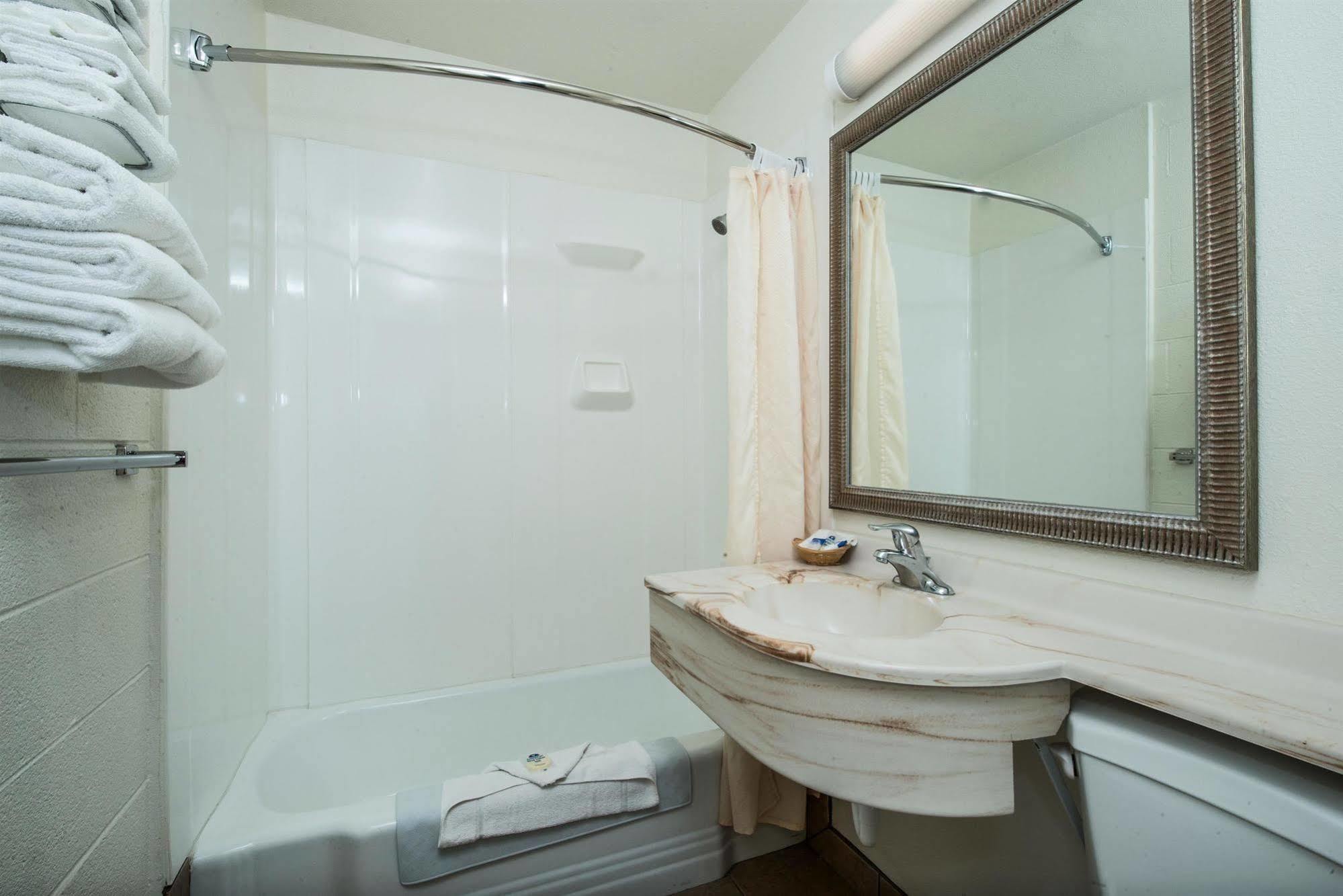 Americas Best Value Inn - Пендлтон Экстерьер фото